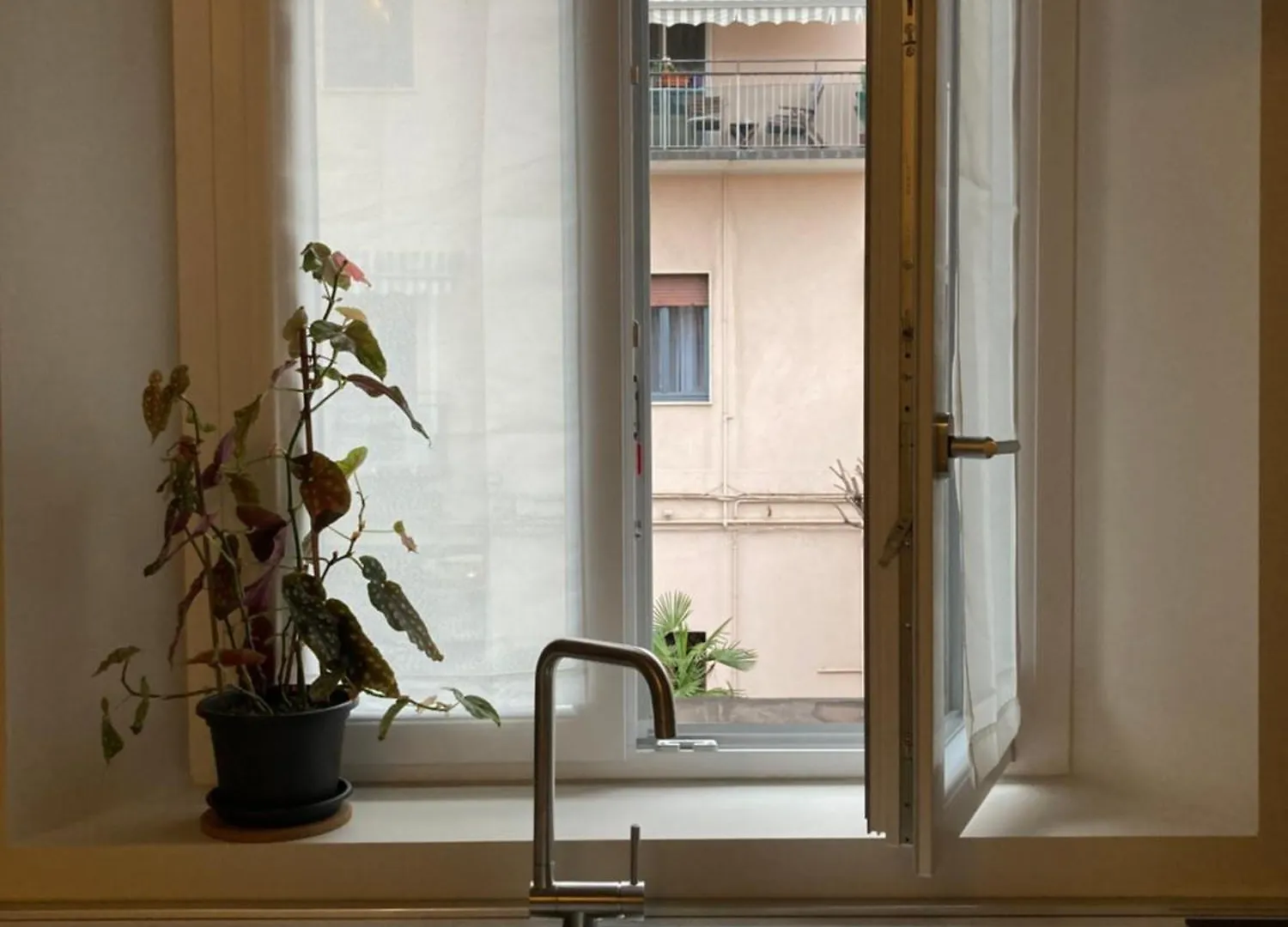 Newly Renovated Two-Room Apartment Milan Italy