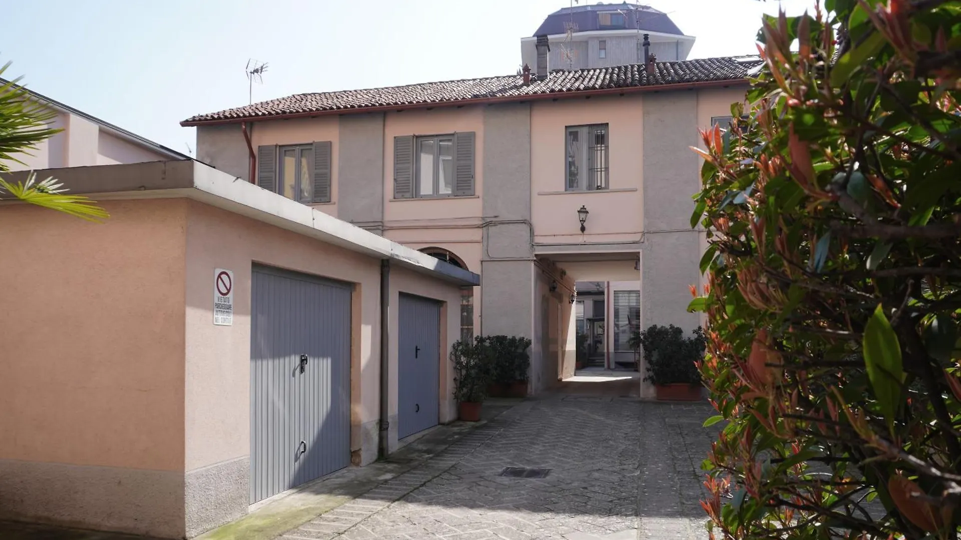 Newly Renovated Two-Room Apartment Milan Italy