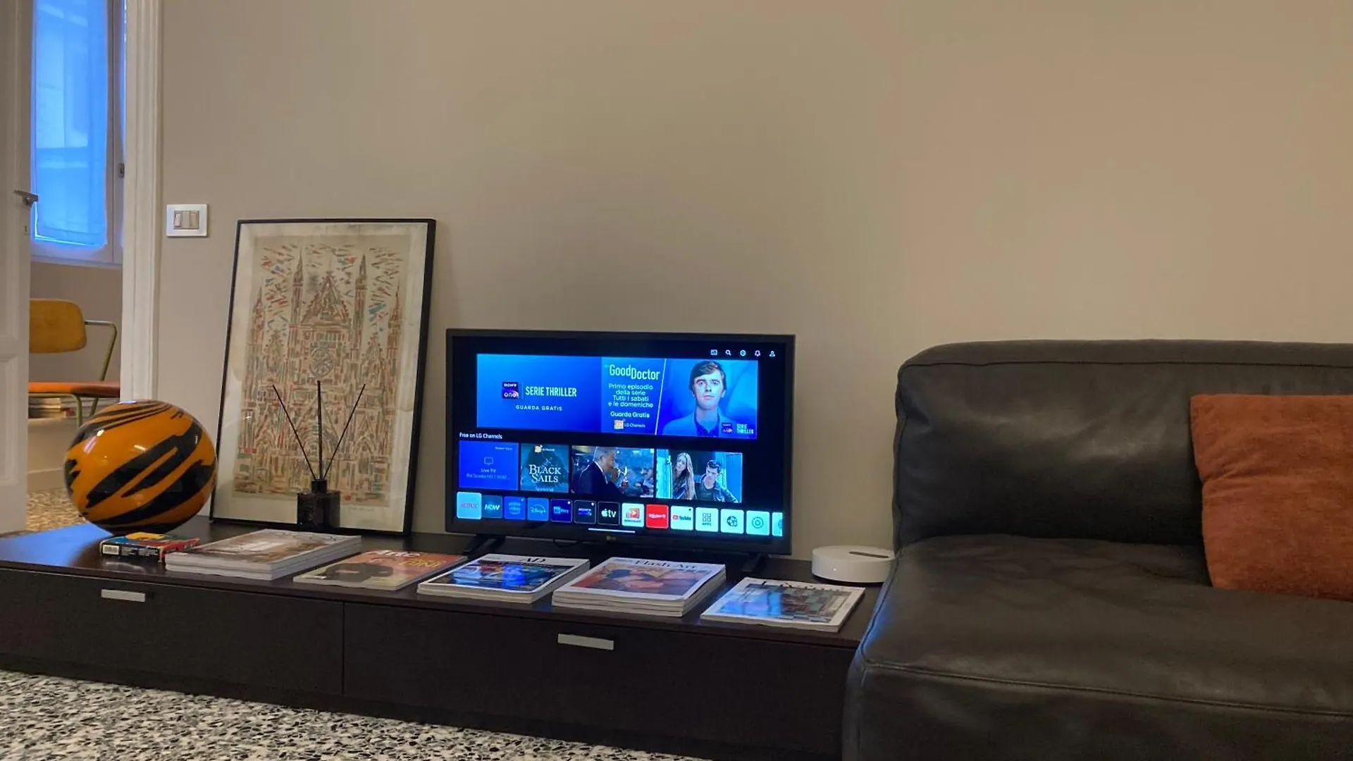 Newly Renovated Two-Room Apartment Milan Italy