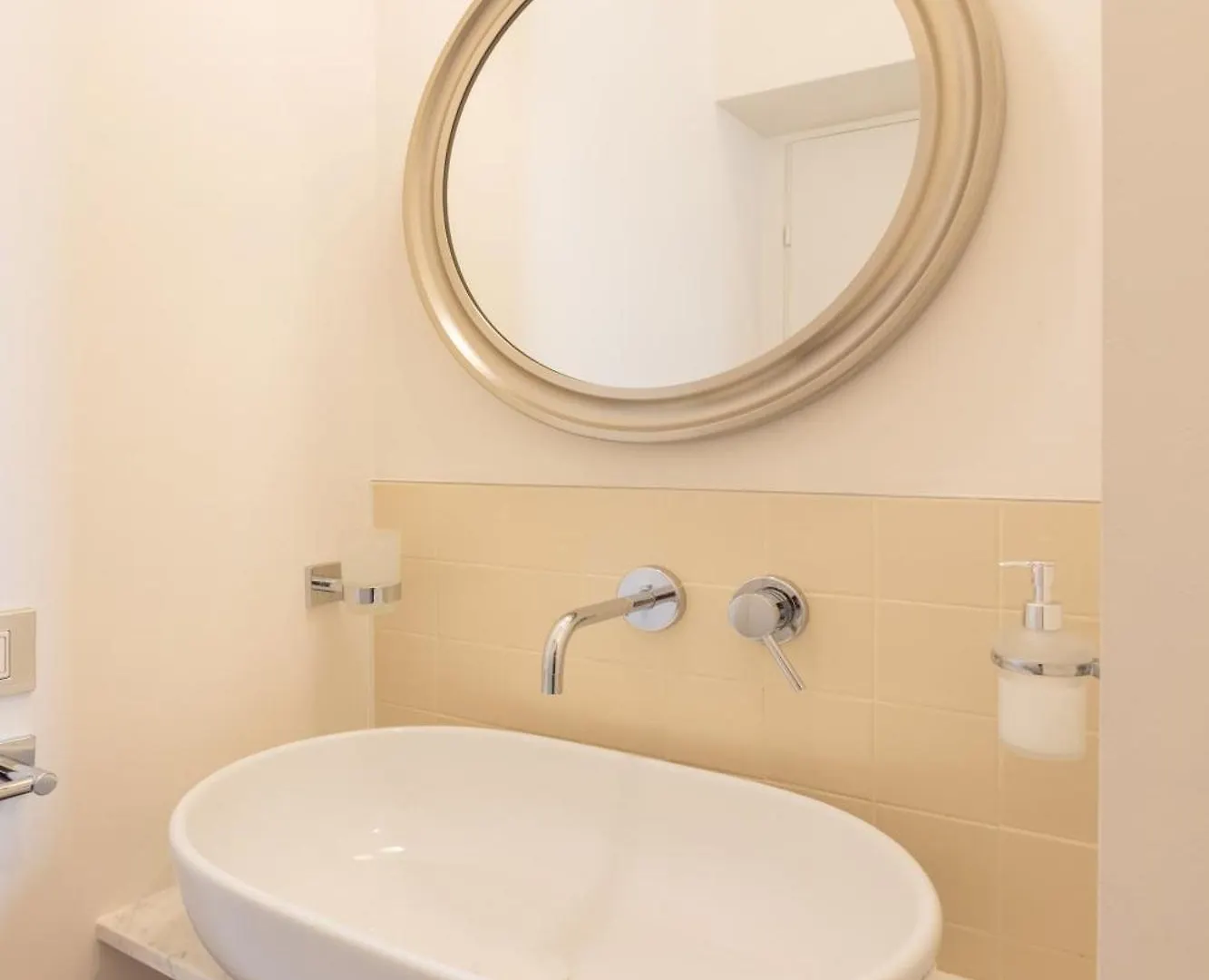 Newly Renovated Two-Room Apartment Milánó Olaszország